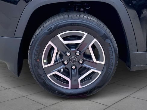 New 2026 Jeep Cherokee Laredo image 11