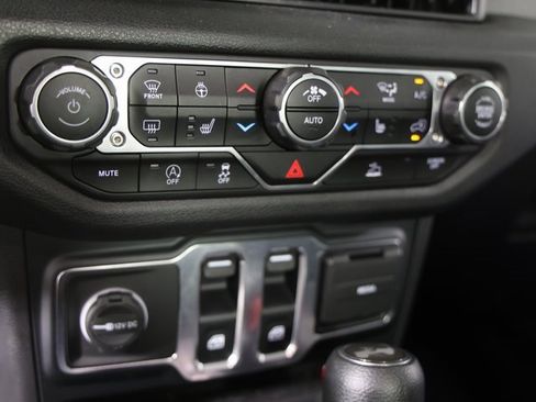 Used 2024 Jeep Wrangler Sport S image 9