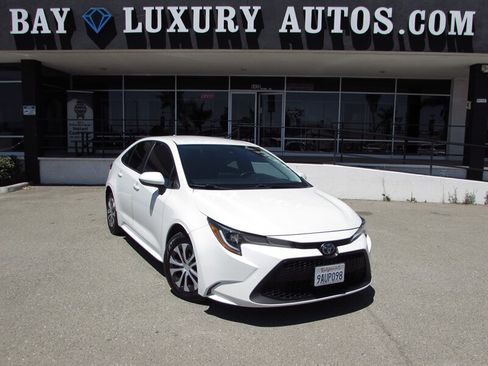 Used 2022 Toyota Corolla LE FWD image 1