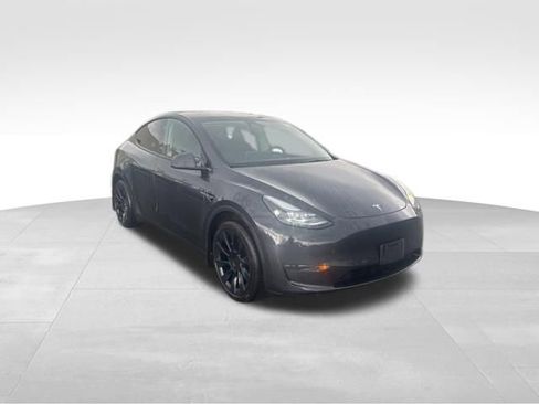Used 2024 Tesla Model Y Long Range image 8