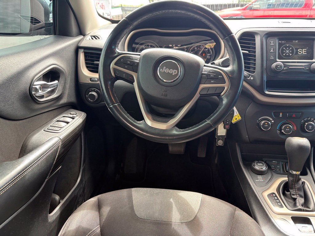 Used 2017 Jeep Cherokee Sport AWD/4WD image 6