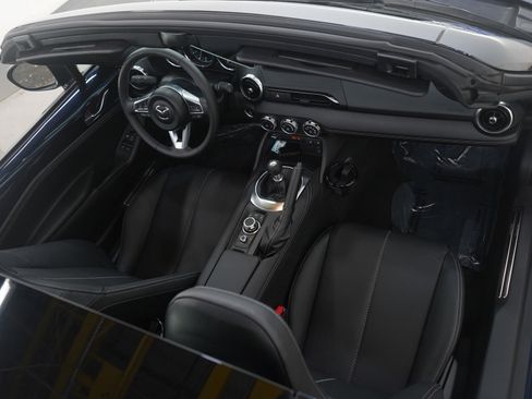 Used 2025 MAZDA MX-5 Miata RF Grand Touring image 12