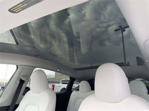 Used 2023 Tesla Model Y Long Range image 21