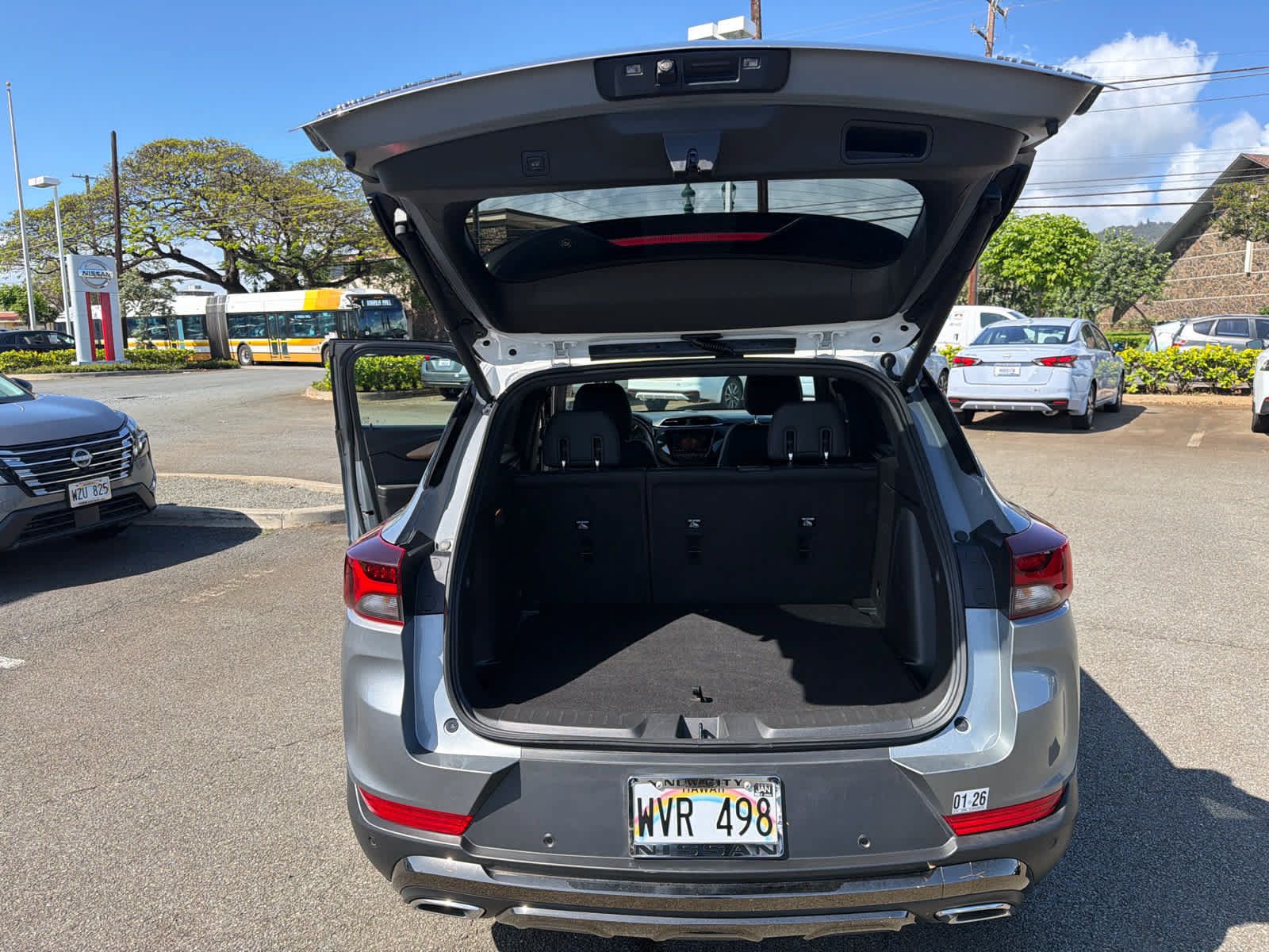 Used 2023 Chevrolet TrailBlazer ACTIV w/ Sun and Liftgate Package FWD image 11