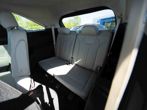 Used 2023 Kia Sorento SX AWD/4WD image 24