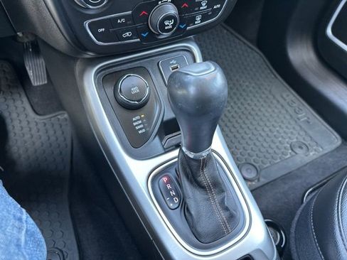 Used 2018 Jeep Compass Latitude w/ Popular Equipment Group AWD/4WD image 30