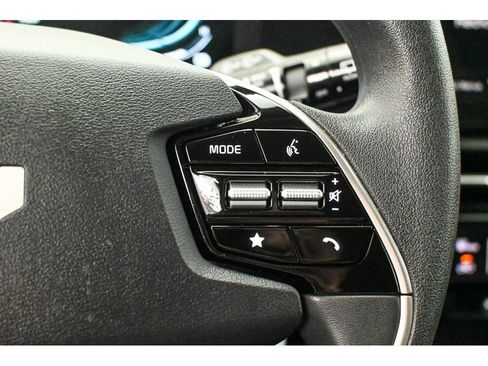Used 2025 Kia Niro LX FWD image 22