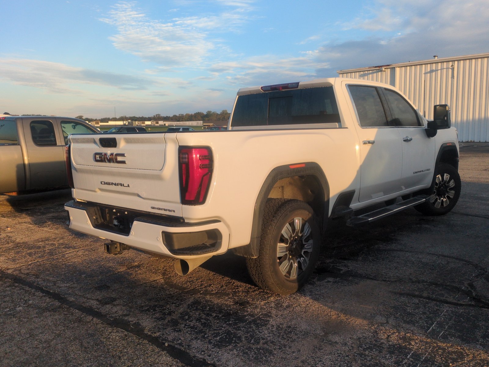 Used 2025 GMC Sierra 2500 AT4 AWD/4WD image 4