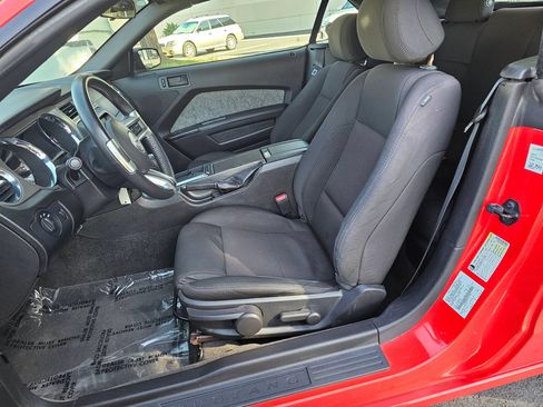 Used 2013 Ford Mustang Convertible RWD image 15