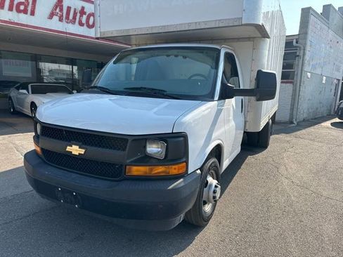 Used 2017 Chevrolet Express 3500 3500 3DR EXTENDED CARGO VAN/V8 image 2