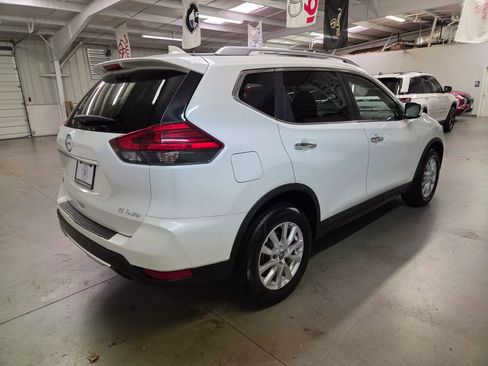 Used 2017 Nissan Rogue SV image 8