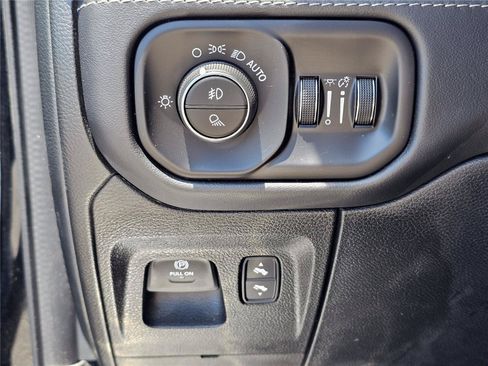 Used 2022 RAM 1500 Limited AWD/4WD image 18