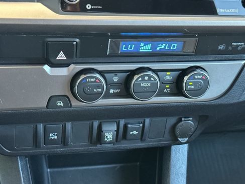 Used 2022 Toyota Tacoma SR5 RWD image 21