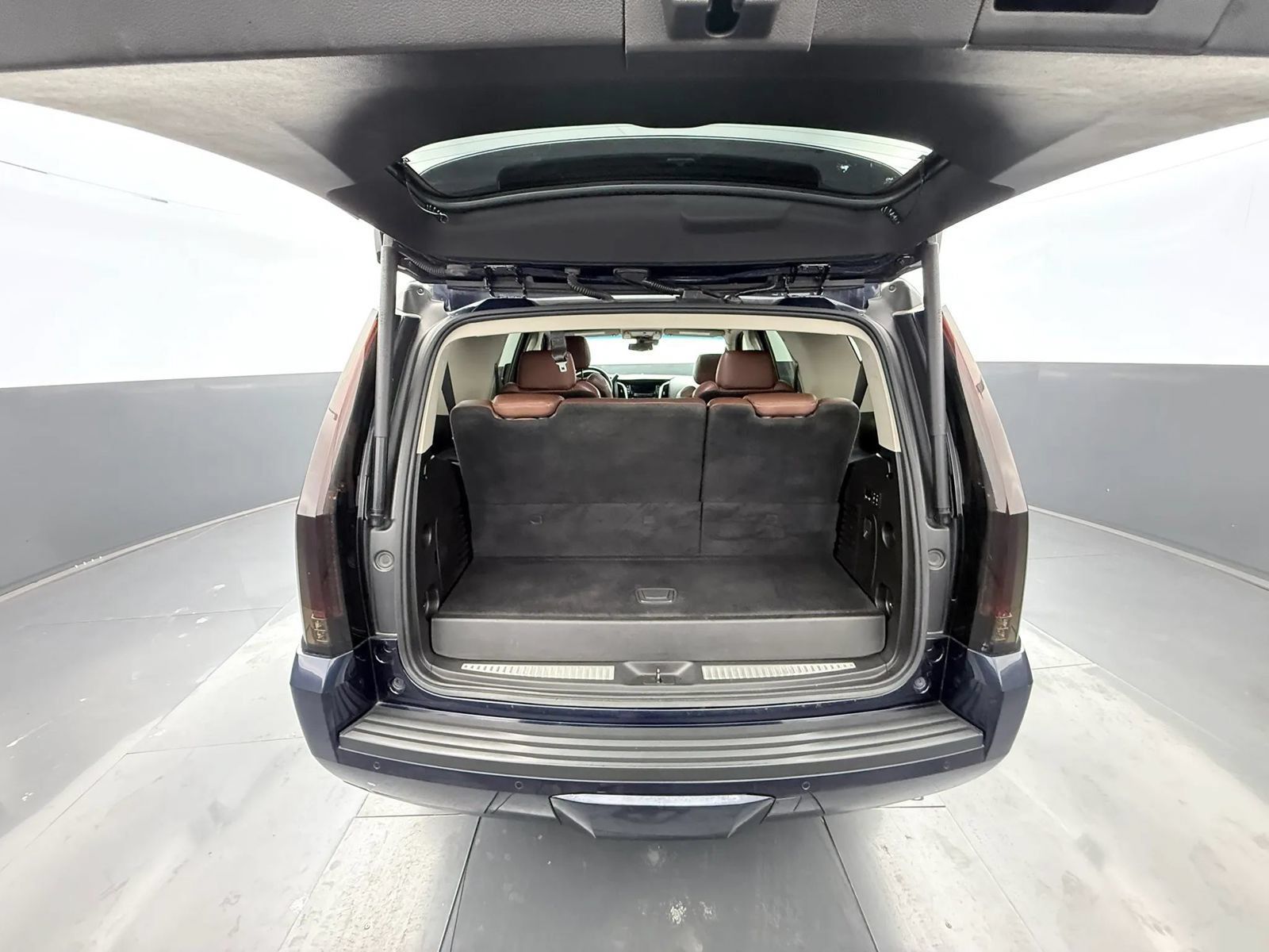 Used 2018 Cadillac Escalade Premium Luxury AWD/4WD image 24