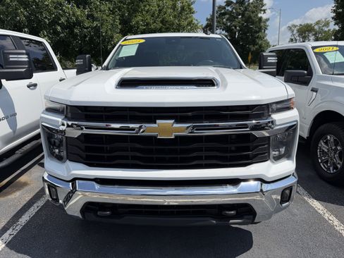 Used 2025 Chevrolet Silverado 2500 LT w/ Convenience Package AWD/4WD image 3