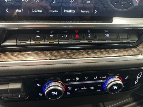 Used 2025 GMC Sierra 1500 SLE AWD/4WD image 32