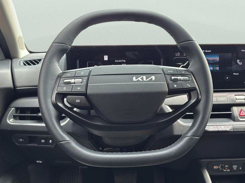 Used 2025 Kia K4 EX FWD image 25