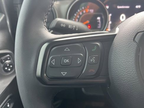 Used 2023 Jeep Gladiator Willys image 27