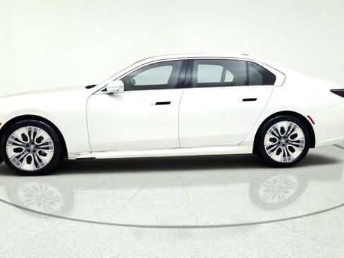 Used 2023 BMW i7 xDrive60 AWD/4WD image 5
