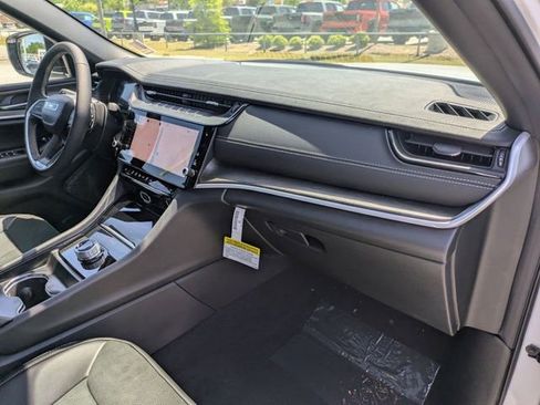 New 2026 Jeep Grand Cherokee Altitude RWD image 37