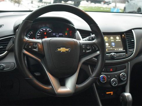 Used 2019 Chevrolet Trax LT w/ LT Convenience Package image 18