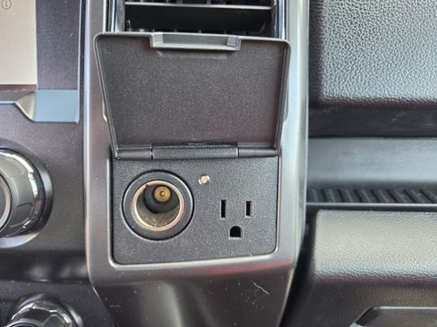 Used 2019 Ford F150 XLT w/ Equipment Group 302A Luxury RWD image 15
