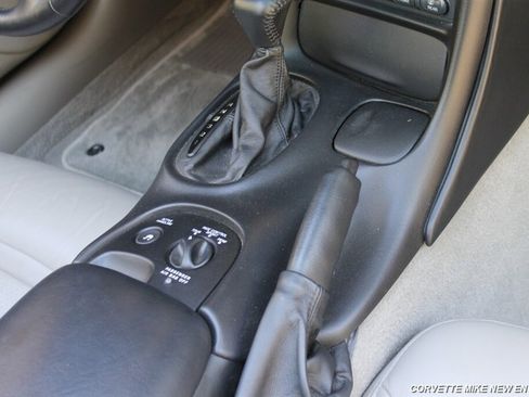 Used 2002 Chevrolet Corvette Convertible w/ Preferred Equipment Group2 image 39