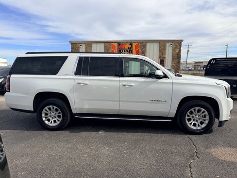 Used 2016 GMC Yukon XL SLT image 2