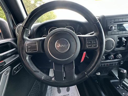 Used 2018 Jeep Wrangler Unlimited Sahara image 9