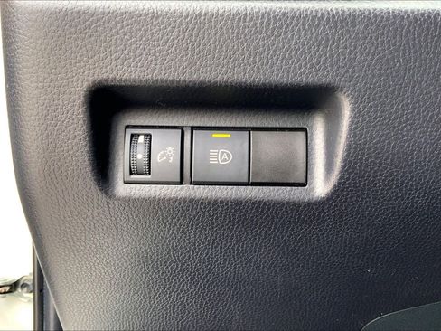 Used 2021 Toyota RAV4 XLE FWD image 32