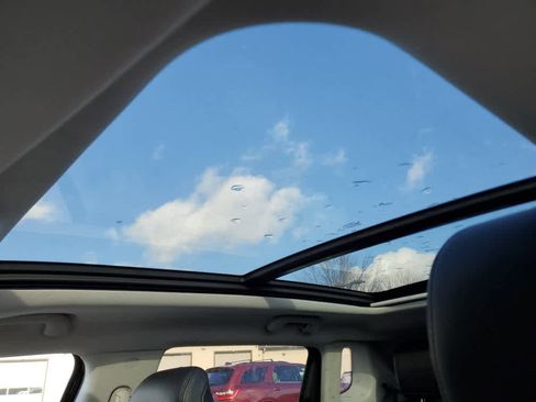 Used 2022 Jeep Compass Latitude w/ Sun and Sound Group image 15