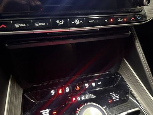 Used 2024 Jeep Wagoneer Series III AWD/4WD image 25