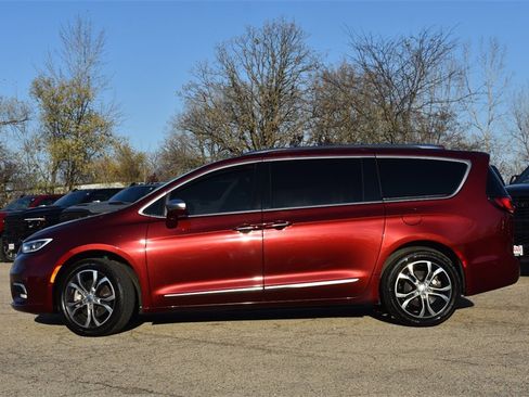 Used 2021 Chrysler Pacifica Pinnacle image 3