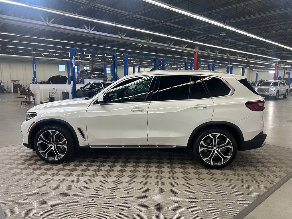 Used 2022 BMW X5 xDrive40i w/ Premium Package AWD/4WD image 6