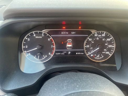 Used 2024 Nissan Rogue SV w/ SV Premium Package image 7