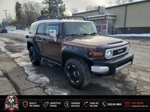 Used 2014 Toyota FJ Cruiser 4WD w/ Convenience Package image 3