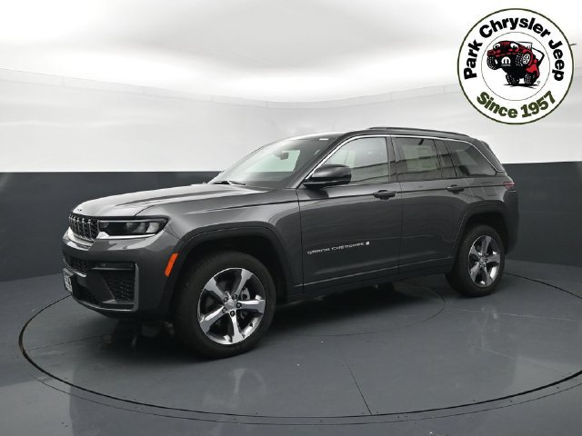 New 2026 Jeep Grand Cherokee Limited w/ Trailer Tow Package AWD/4WD image 2