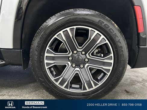 Used 2024 Jeep Wagoneer L Series II w/ Flexible Seating Group AWD/4WD image 14