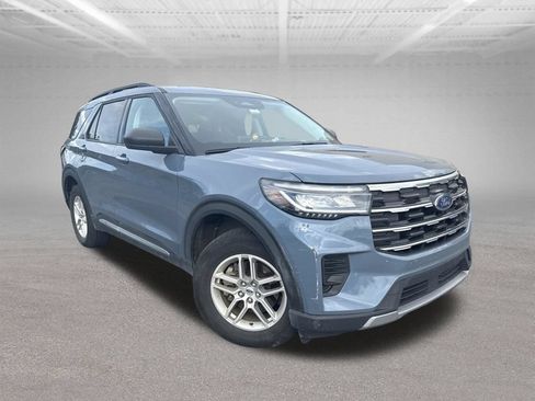 Used 2025 Ford Explorer Active AWD/4WD image 12