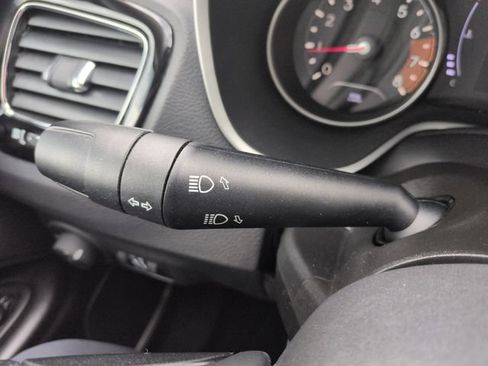Used 2019 Jeep Compass Latitude FWD image 34