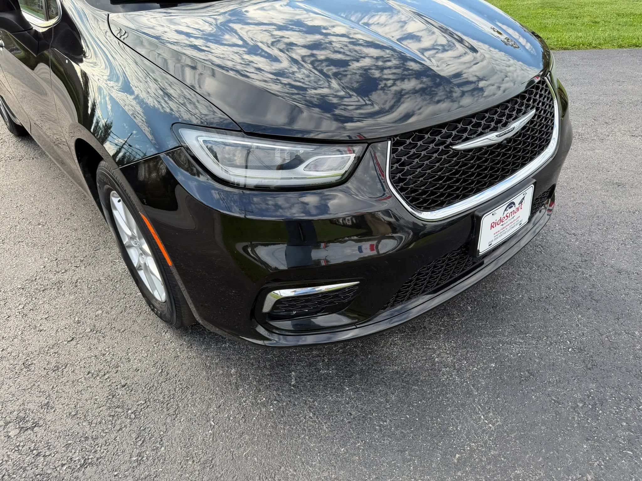 Used 2023 Chrysler Pacifica Touring-L FWD image 57