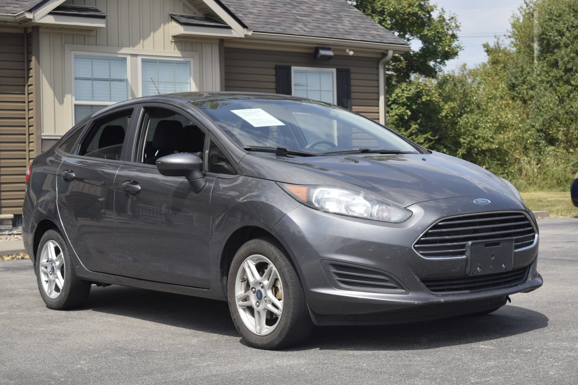 Used 2018 Ford Fiesta SE FWD image 1