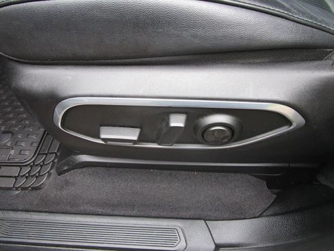 Used 2024 Jeep Wagoneer 2WD image 28