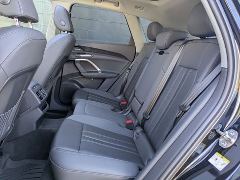 Certified 2025 Audi Q5 Premium Plus w/ Premium Plus image 25