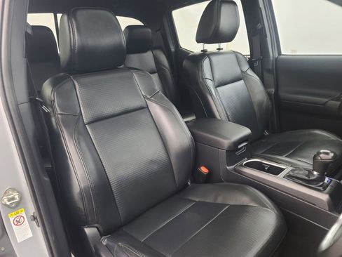 Used 2020 Toyota Tacoma TRD Sport image 19