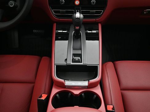 New 2026 Porsche Macan S image 10