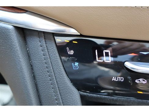 Used 2017 Cadillac XT5 Platinum AWD/4WD image 44