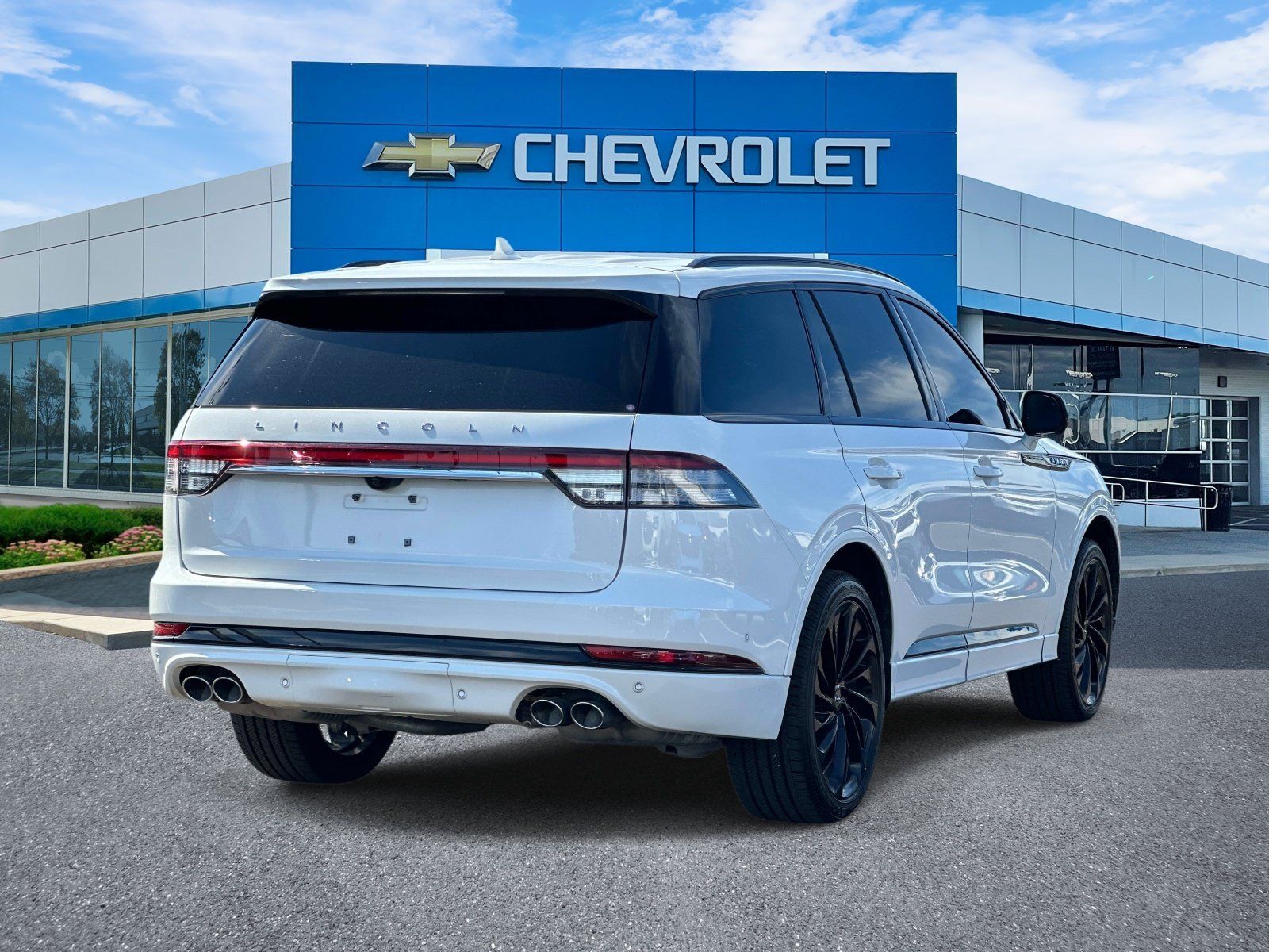 Used 2023 Lincoln Aviator Reserve w/ Equipment Group 201A AWD/4WD image 4