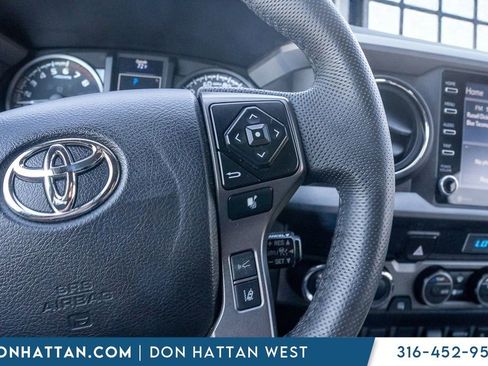 Used 2022 Toyota Tacoma TRD Off-Road image 12