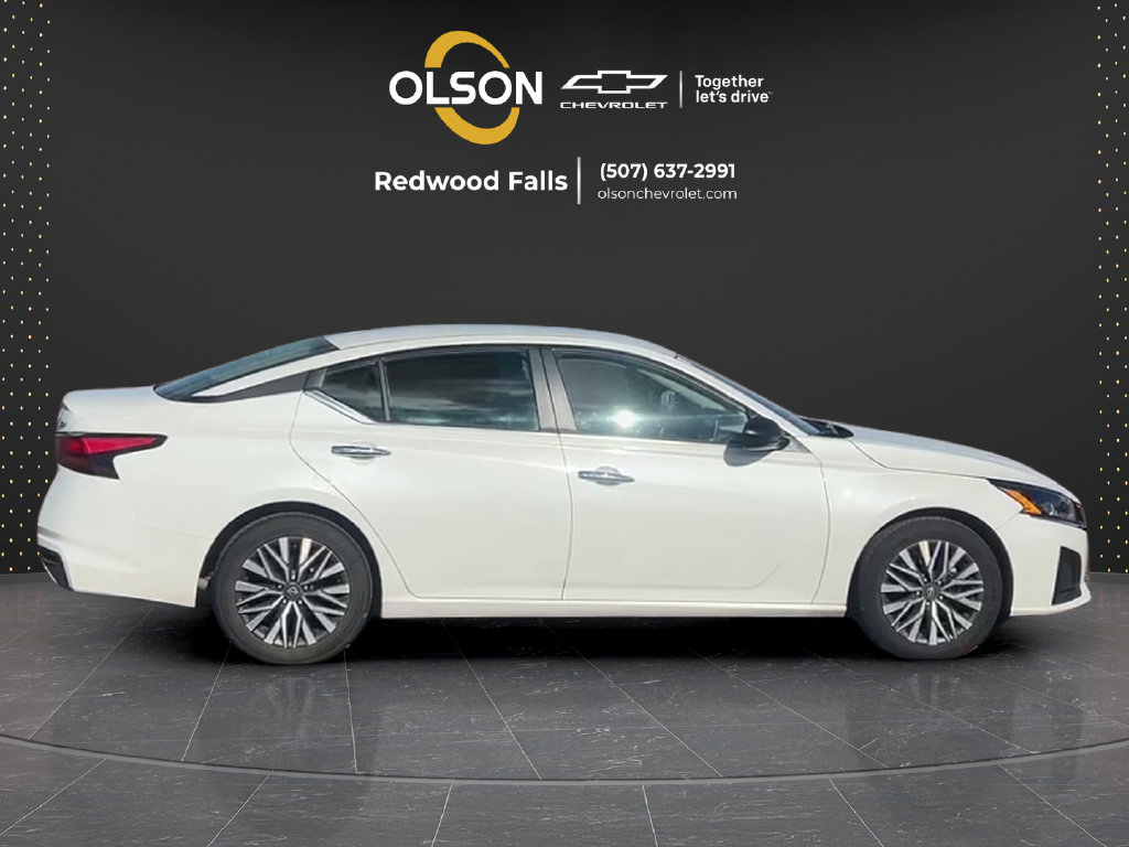 Used 2024 Nissan Altima 2.5 SV FWD image 6